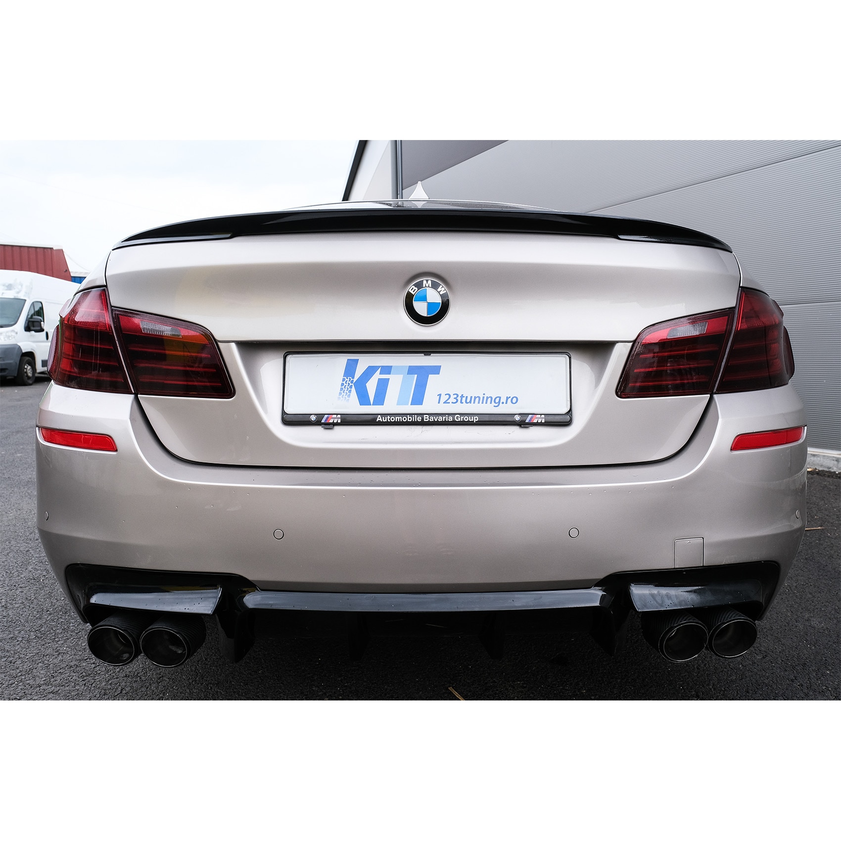 Pachet Exterior Compatibil Cu BMW F10 Seria 5 2011 2014 Cu Proiectoare