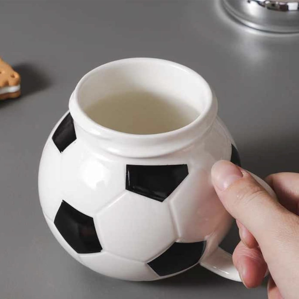 Cana Din Ceramica Cu Capac Pufo Love Play Football Pentru Cafea Sau