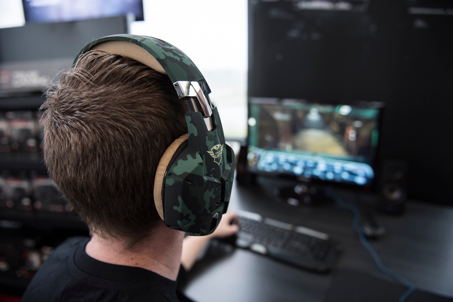 Trust gxt 322c online gaming headset green camouflage