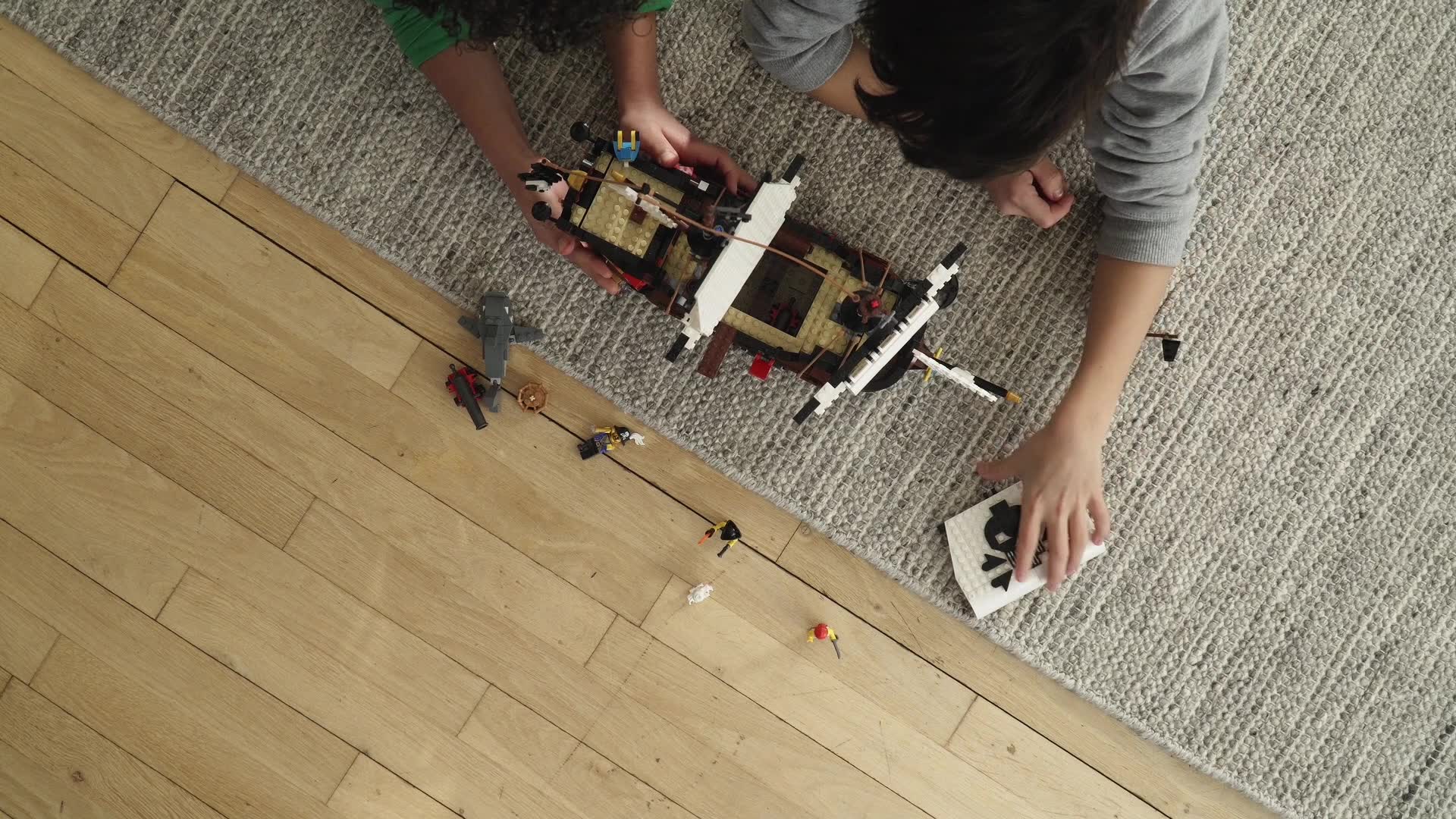 LEGO® Creator 31109 Kalózhajó - eMAG.hu