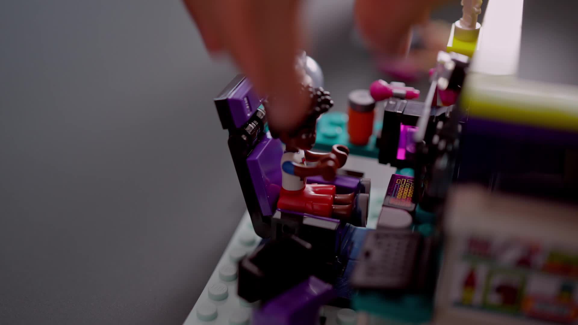 LEGO Friends La Cameretta di Nova, Camera da Letto a Tema Videogiochi,  Giochi per Bambini dai 6 Anni da Collezione con Personaggi 2023 Zac e Cane  Pickle, Piccolo Regalo 41755 : : Casa e cucina