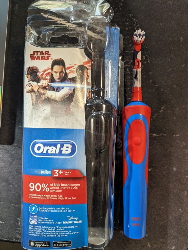 D100 Layout Електрическа четка за зъби Oral-B D100 Vitality Star Wars Mandalorian ...