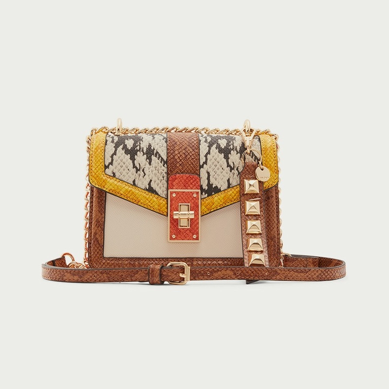 Női táskák és kiegészítők