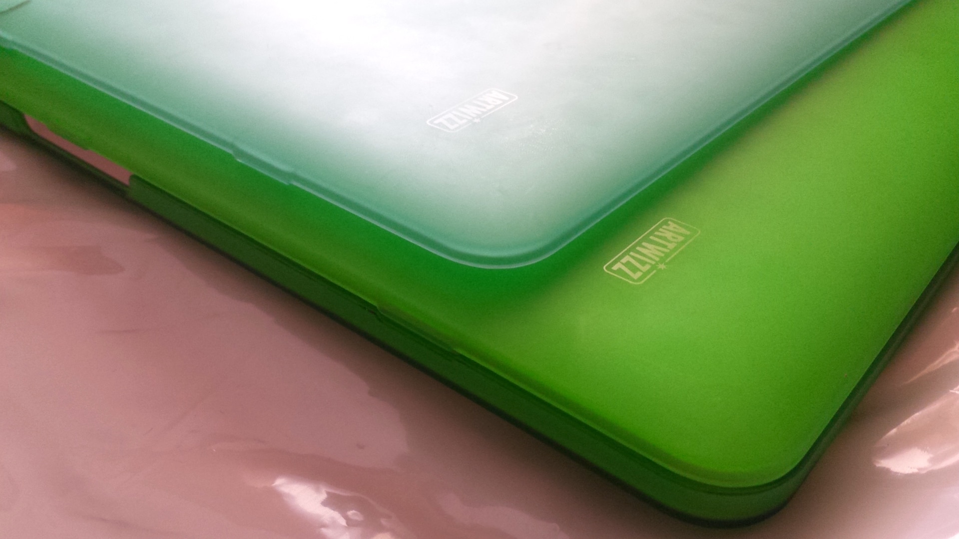 Carcasa de protectie Artwizz Rubber Clip pentru MacBook Pro 15" Retina Display, Late 2015, Green