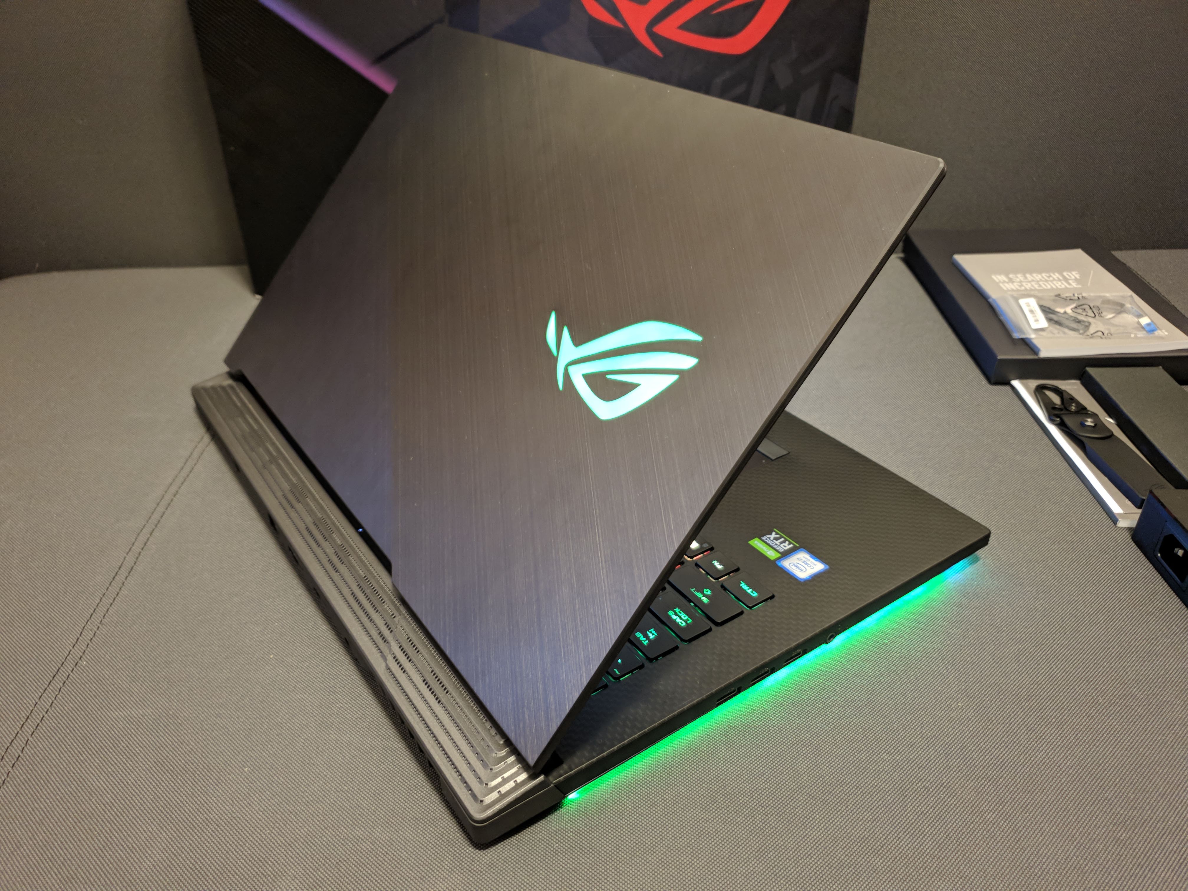 Laptop gaming ASUS ROG Strix SCAR III G731GW cu procesor Intel