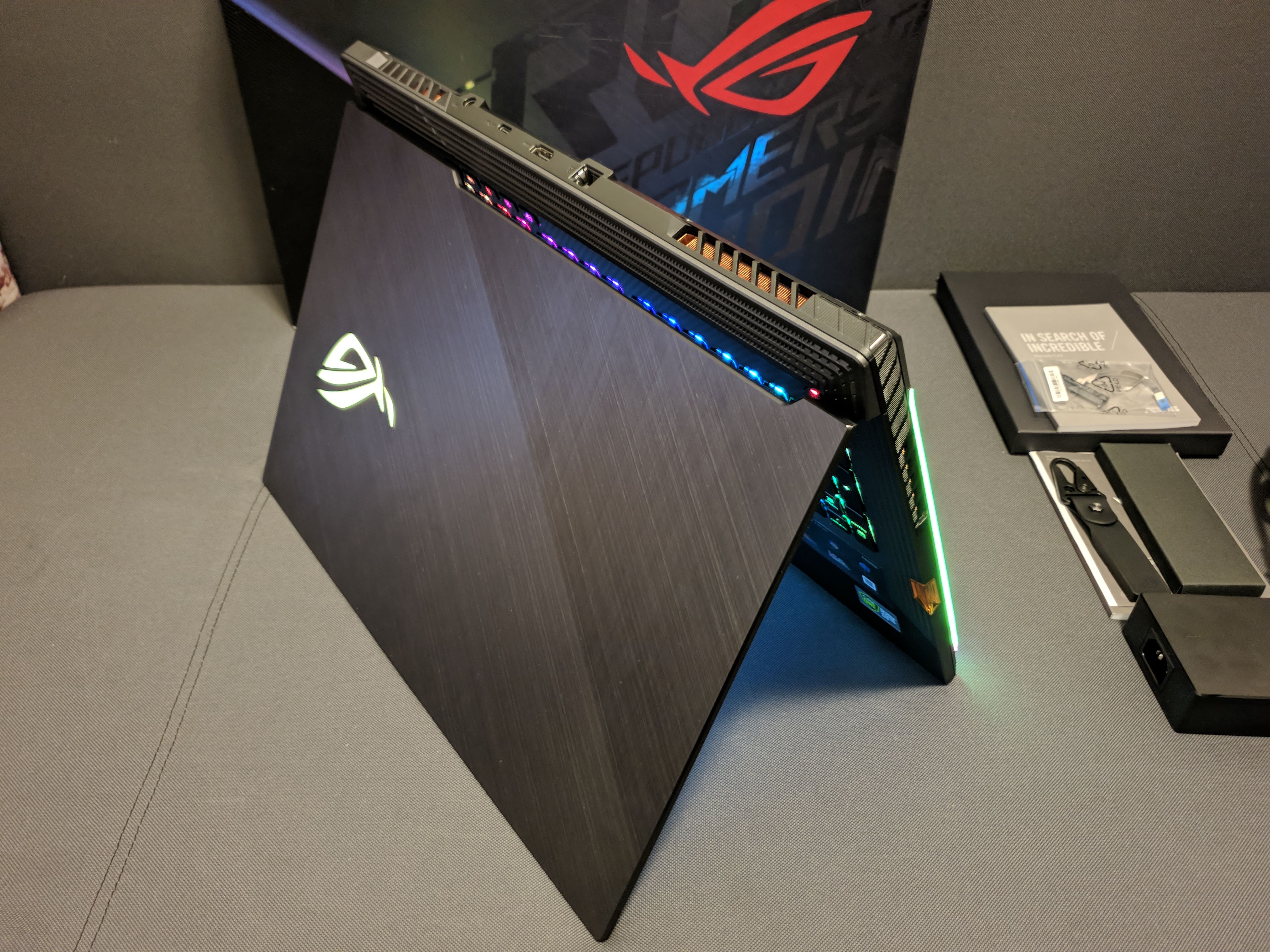 Laptop gaming ASUS ROG Strix SCAR III G731GW cu procesor Intel