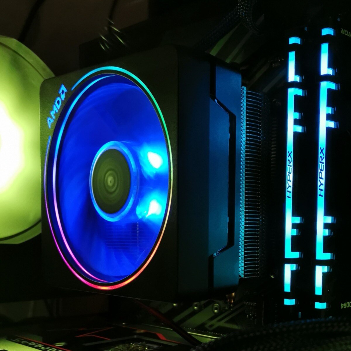 AMD Ryzen™ 7 3700X, Procesor 36MB, 4.4 GHz cu Wraith Prism cooler