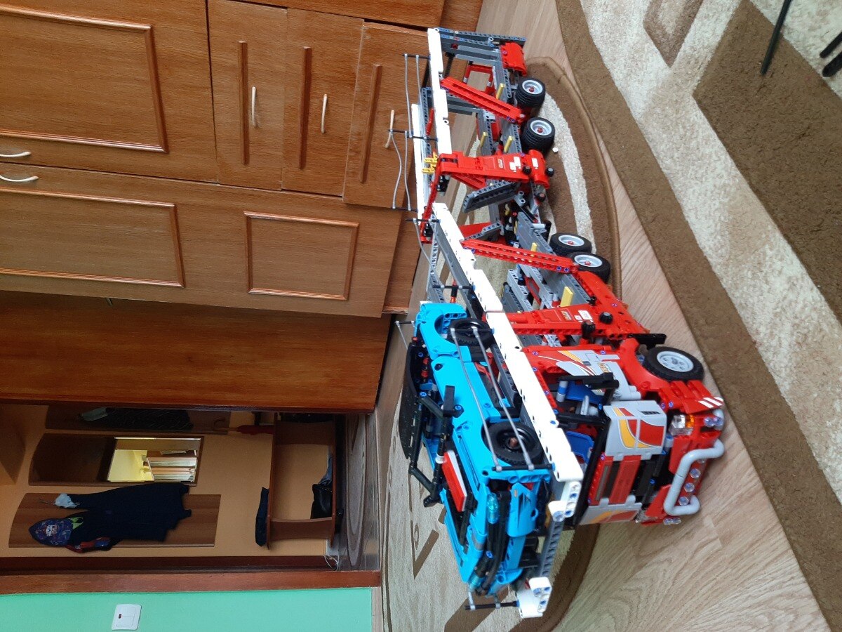 LEGO Technic - Transportor de masini 42098, 2493 piese - eMAG.ro
