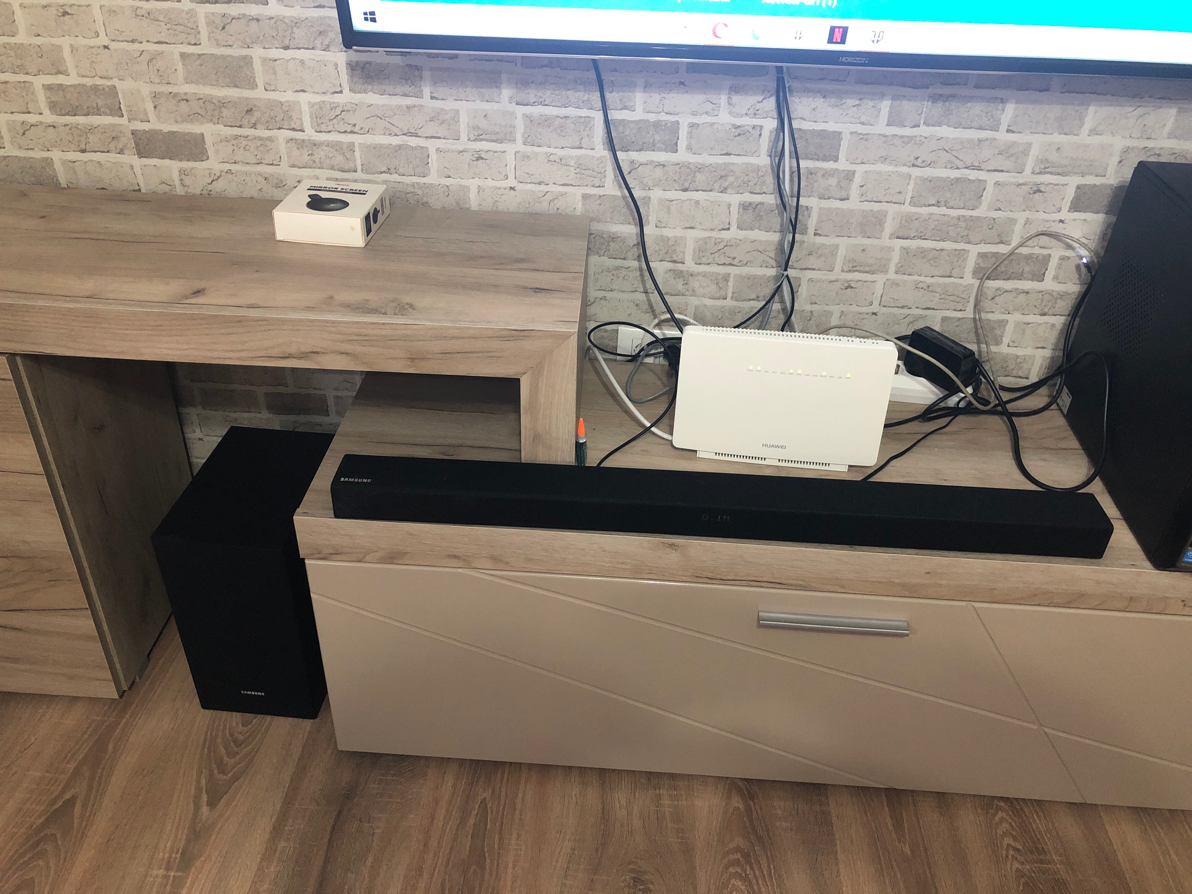 Soundbar Samsung HW-R450/EN, 2.1 Canale, 200W, Wireless Subwoofer, Game mode, Negru