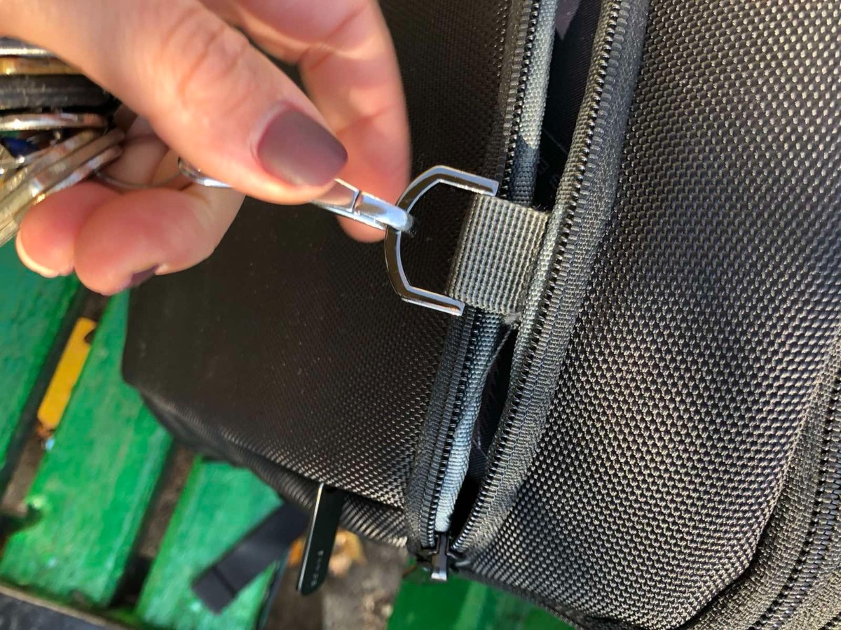 Rucsac laptop 15.6 inch, extensibil, buzunar antifurt, sistem fixare pe valiza, rezistent la stropi de apa, model ingust, design minimalist, BANGE, BG77115GY