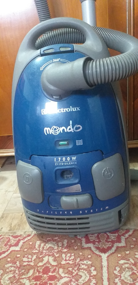 Exert Ruthless Minimize Aspirator cu sac Electrolux EEG43WR, 650 W, 3 l, indicator sac plin, rosu - eMAG.ro Exert Ruthless Minimize Aspirator cu sac Electrolux EEG43WR, 650 W, 3 l, indicator sac plin, rosu - eMAG.ro