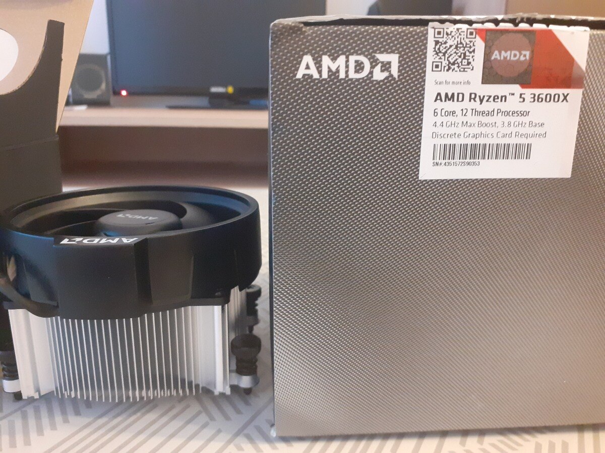 Procesor AMD Ryzen™ 5 3600X, 35MB, 4.4 GHz cu Wraith Spire cooler