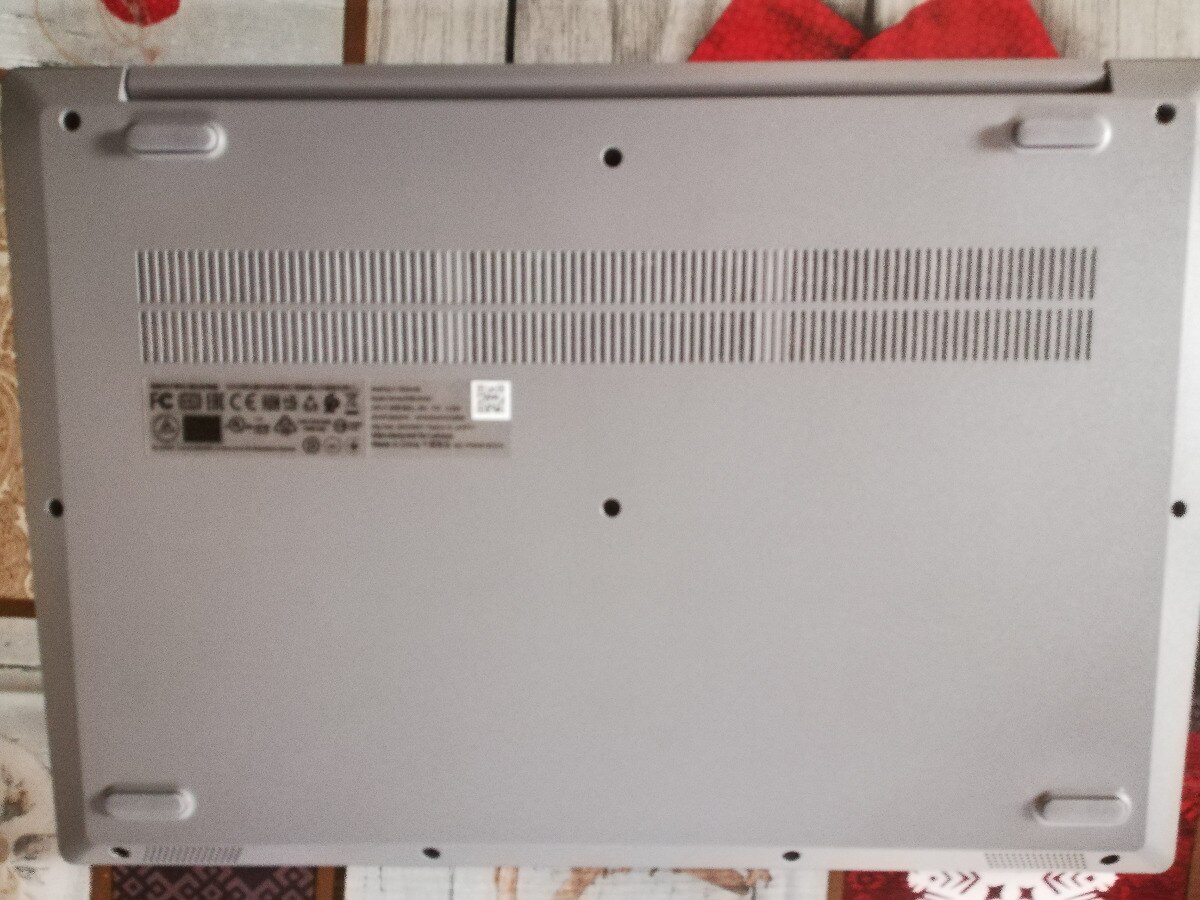 Laptop Lenovo IdeaPad 3 15ADA05 cu procesor AMD Ryzen 5 3500U pana la 3.70 GHz, 15.6", Full HD, IPS, 8GB, 256GB SSD, AMD Radeon Graphics, Free Dos, Platinum Grey