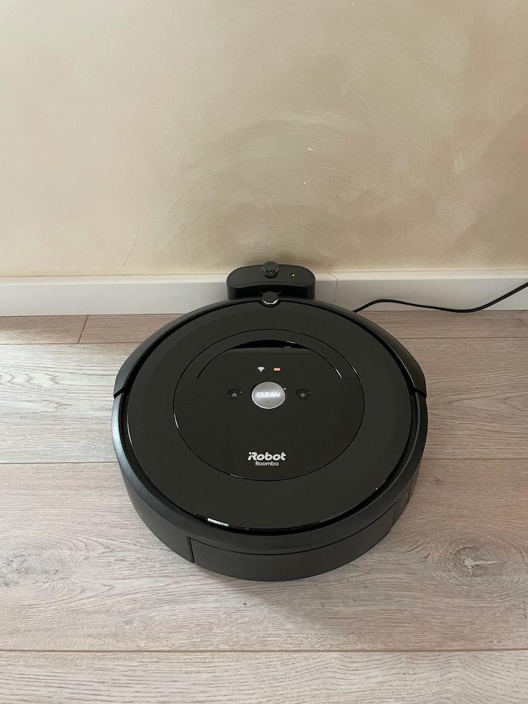 Robot de aspirare iRobot Roomba e5, Li-Ion, 1800 mAh, 33 W