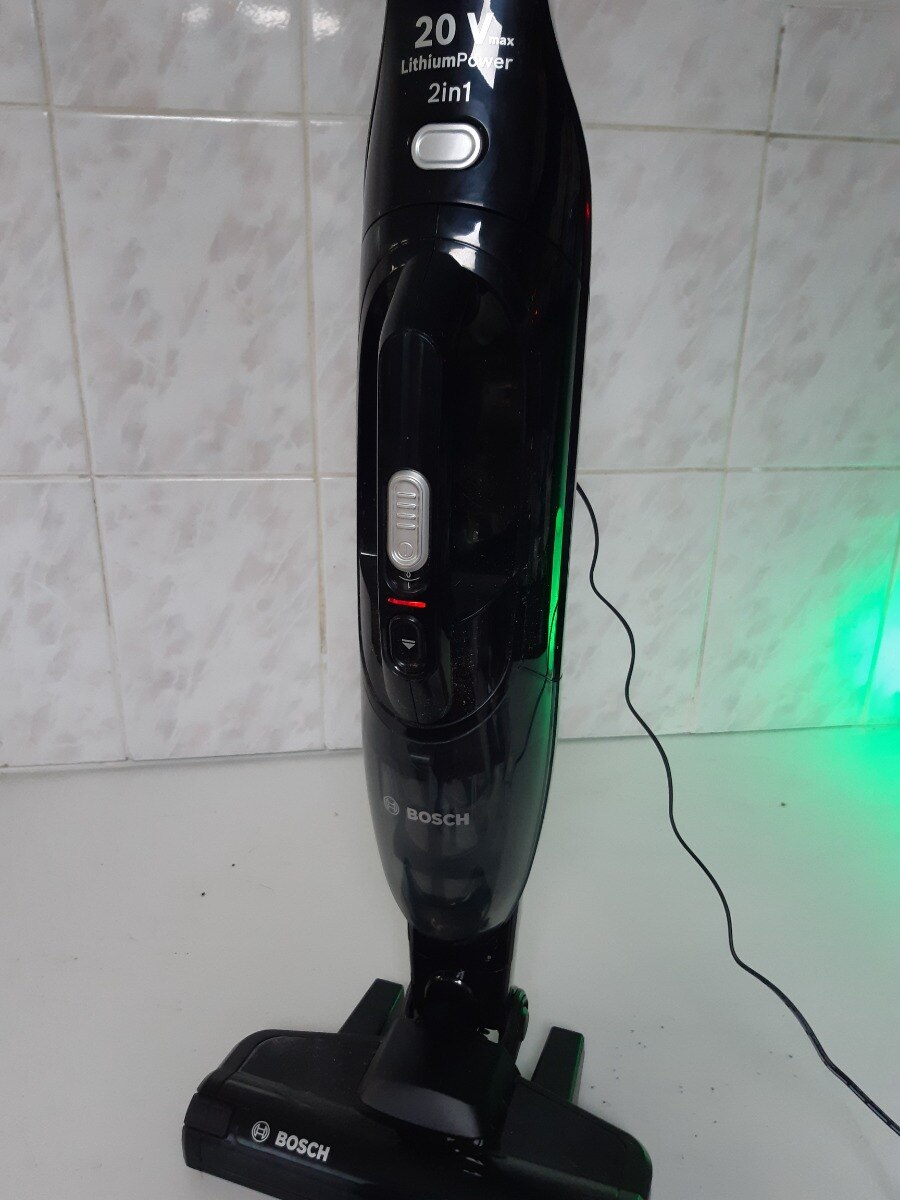 Aspirator vertical Bosch Readyy`y BBHF220, 0.4 L, 18 V, 2 trepte de putere, Acumulator Li-Ion, Filtru lavabil, Perie EasyClean, Autonomie 40 min, 43 kWh/an, Negru