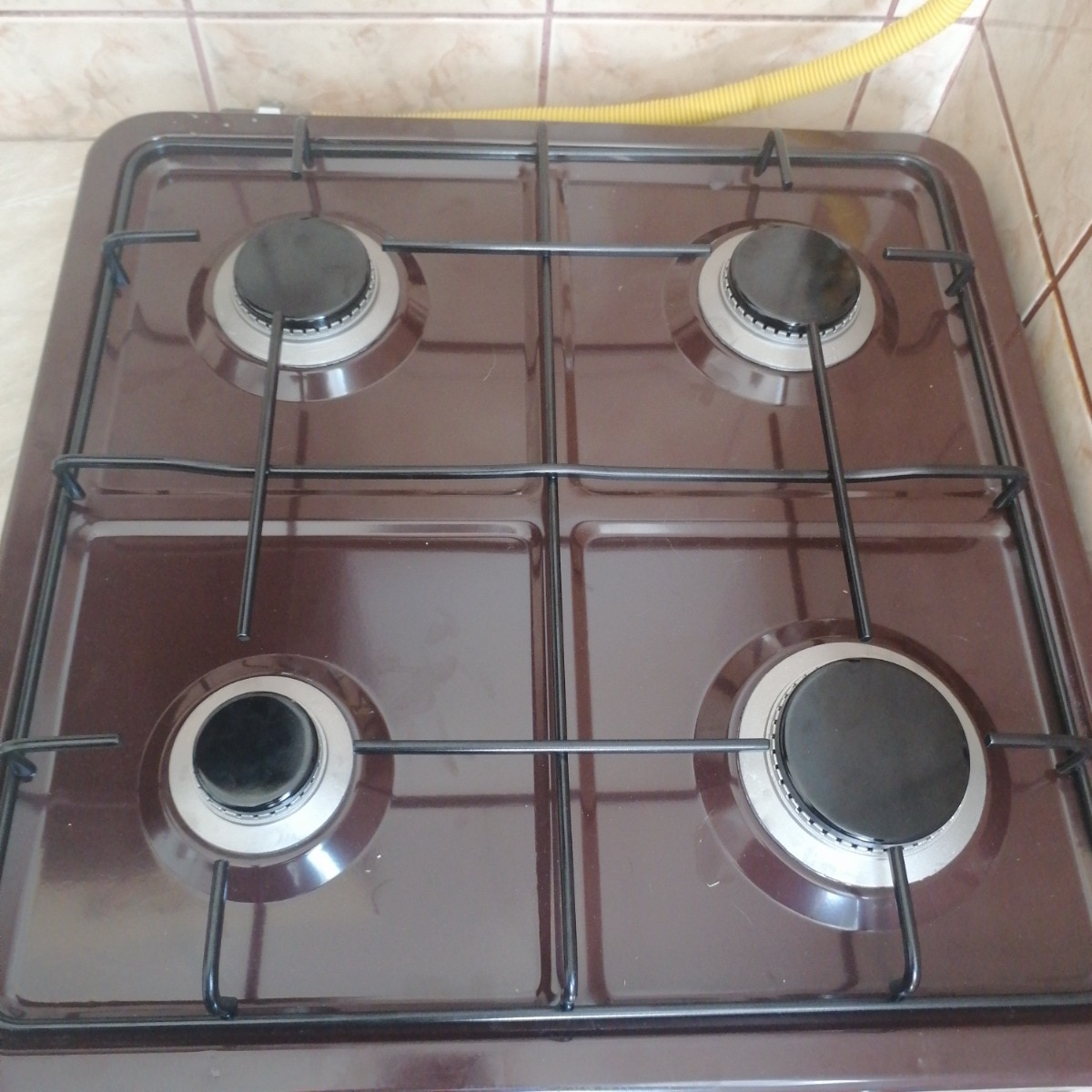 Aragaz emailat cu 4 ochiuri Harlem® pentru gaze naturale de retea, putere 0,9KW, 2X1,5 KW si 1,9 KW, MARON