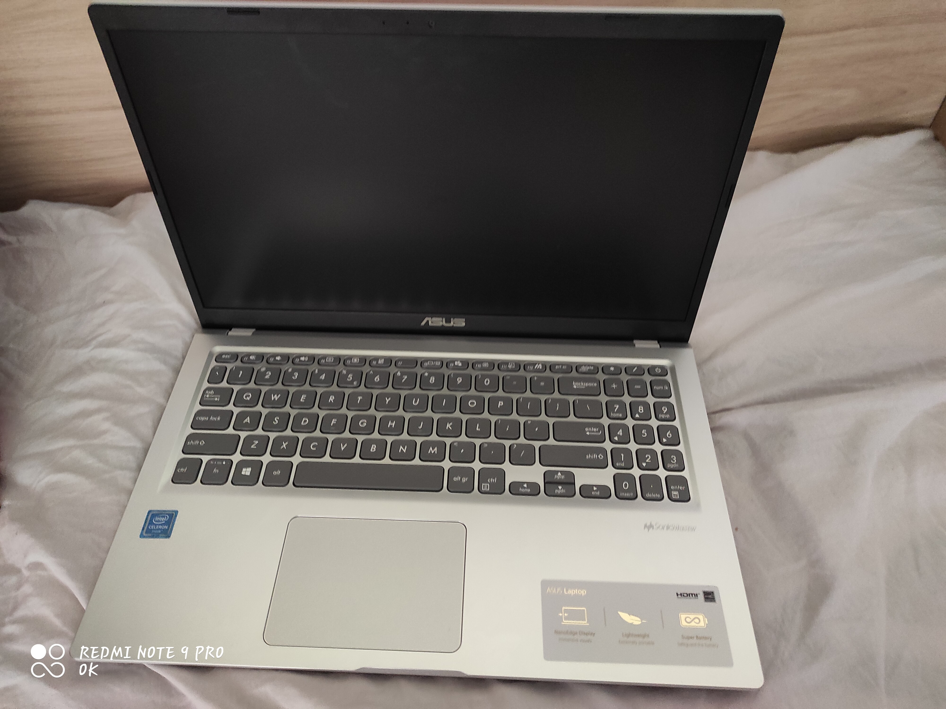 Laptop ASUS X515MA cu procesor Intel® Celeron® N4020, 15.6", HD, 4GB, 256GB SSD, Intel® UHD Graphics 600, No OS, Transparent Silver