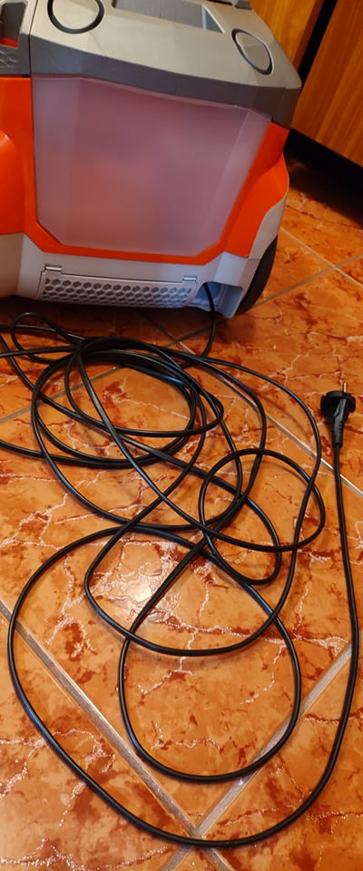 Aspirator cu filtrare prin apa Thomas Pet& Family 788568, 1400 W, 3 trepte de viteza, filtru lavabil HEPA13, sac praf 6 L, Portocaliu