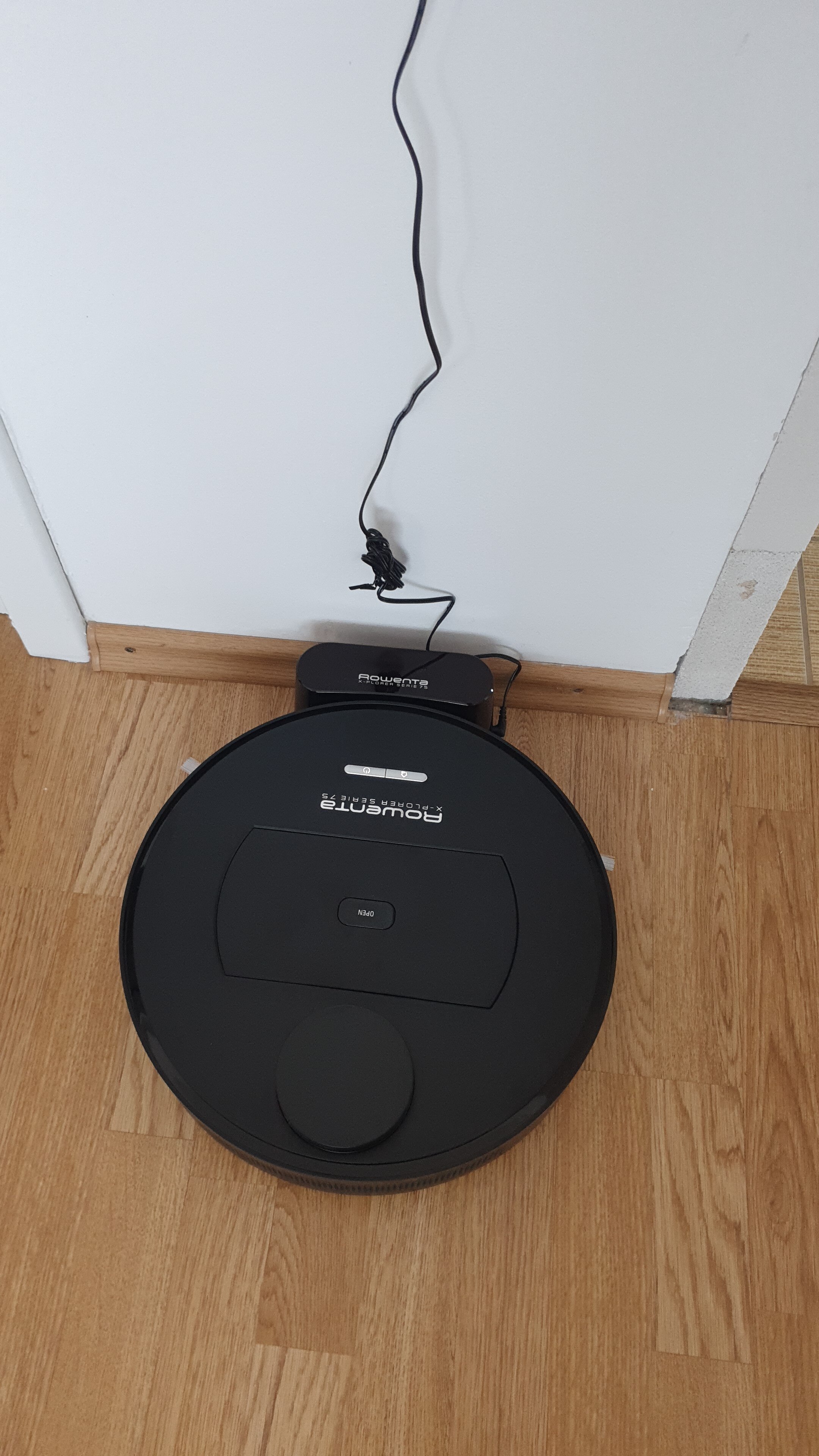 Aspirator robot ROWENTA X-Plorer Serie 75 Total Care RR7675WH, 0.4l, Autonomie max 150 min, Navigatie Laser, Negru