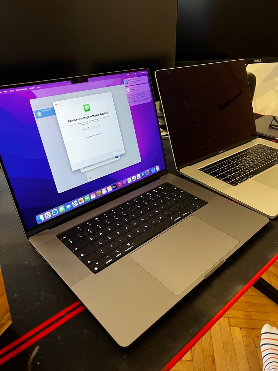 Laptop Apple MacBook Pro 16 (2021) cu procesor Apple M1 Max, 10