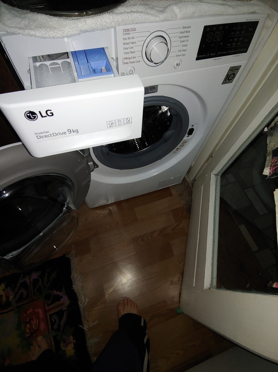 Masina de spalat rufe frontala LG F4WV329S0E, 9 kg, 1400rpm, Clasa B, alb
