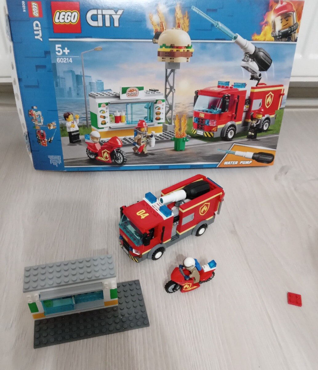 LEGO City Fire - Stingerea incendiului de la Burger Bar 60214, 327