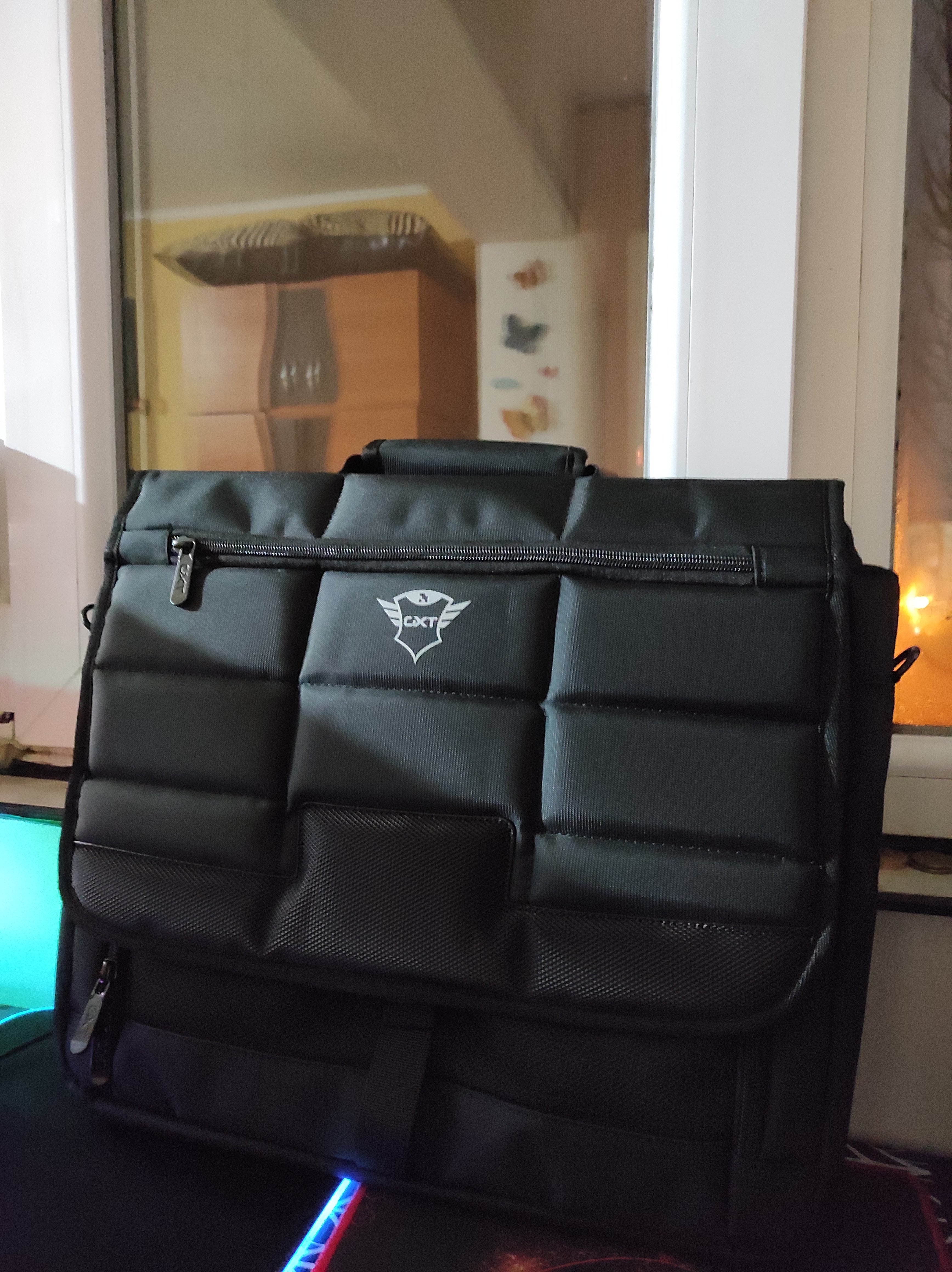 Geanta laptop Trust GXT1270 Bullet, 16", 4 compartimente, Negru