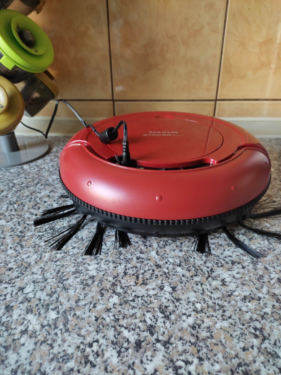 Robot aspirare Taurus Striker Mini, 14.4V, aspirare/stergere podele, compact, autonomie 75 min, acumulator reincarcabil 4 ore, Senzori antilovire, Rosu/Negru