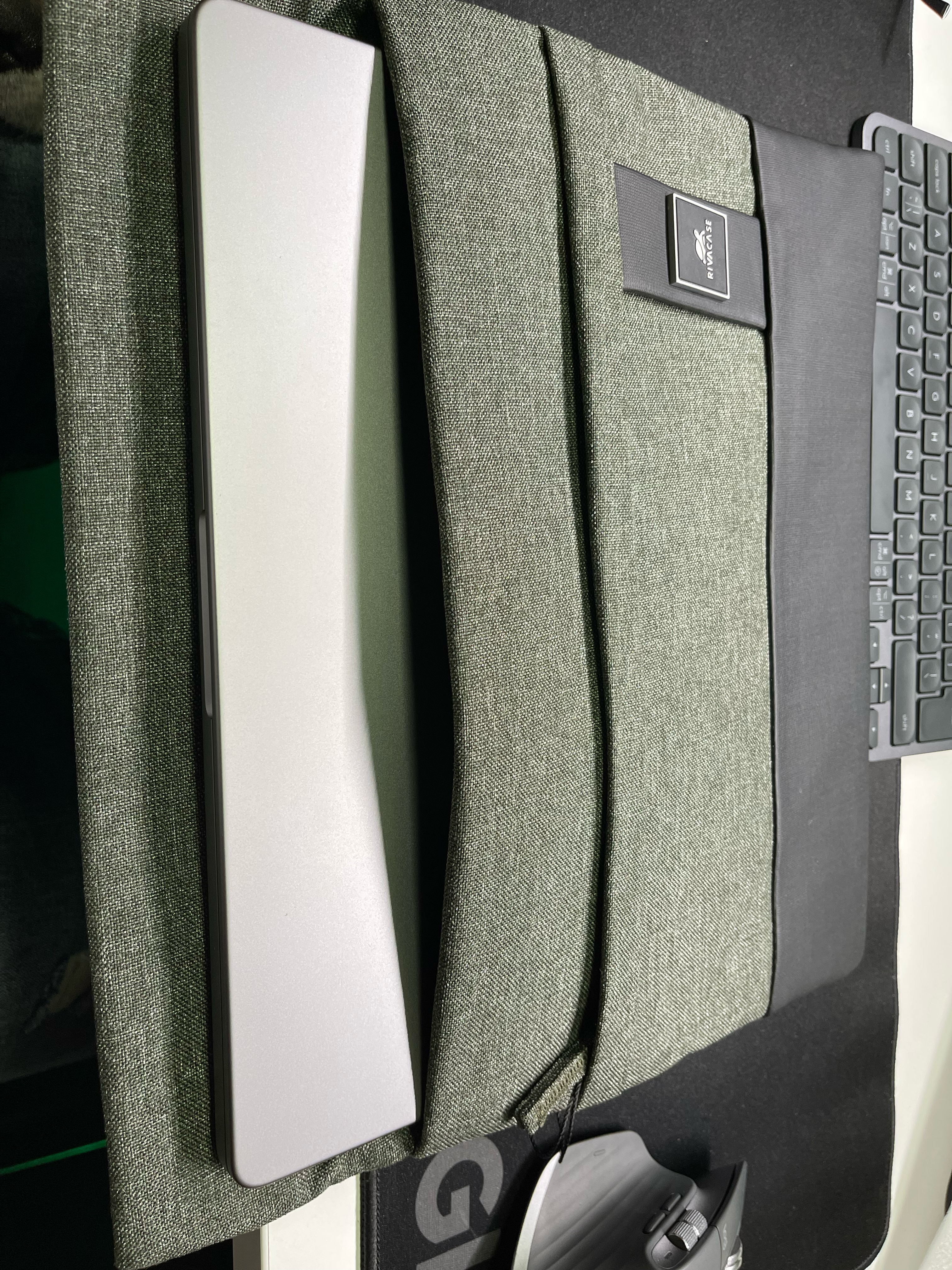Husa laptop Rivacase Sleeve 8803 khaki pentru MacBook Pro / Ultrabook 13.3"