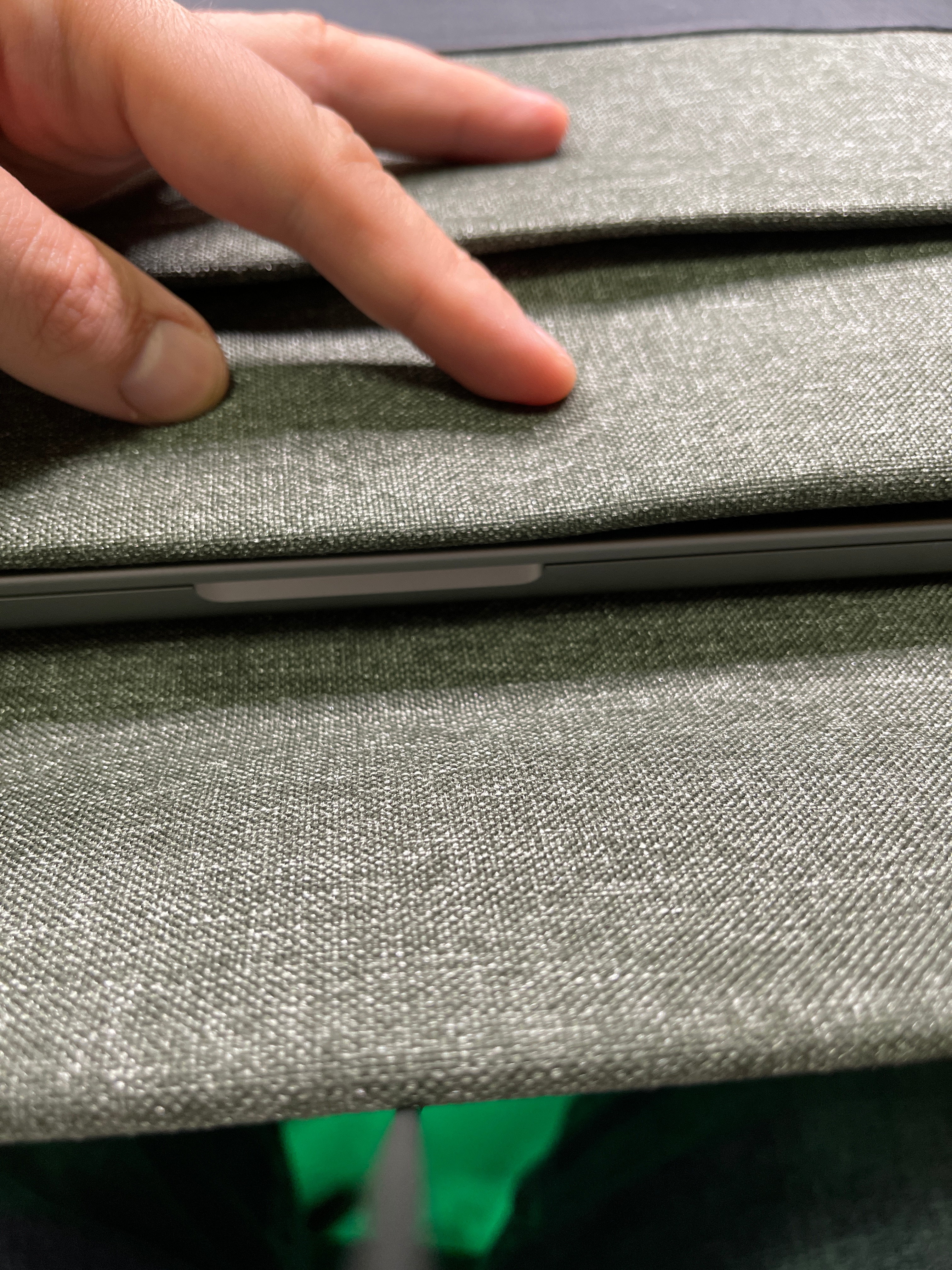 Husa laptop Rivacase Sleeve 8803 khaki pentru MacBook Pro / Ultrabook 13.3"