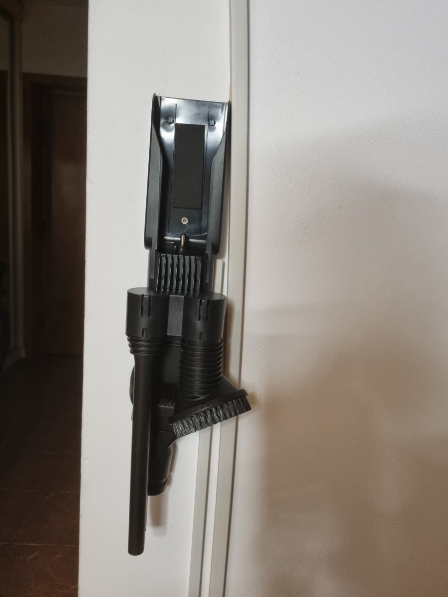 Aspirator vertical H.Koenig UPX22, FullPower, 2 in 1, autonomie 40min, 3 viteze, capacitate 0.8L, usor, silentios, 5 accesorii incluse, multifunctional pentru casa, birou sau masina, filtru lavabil, usor, operare simpla si intuitiva, rosu/negru