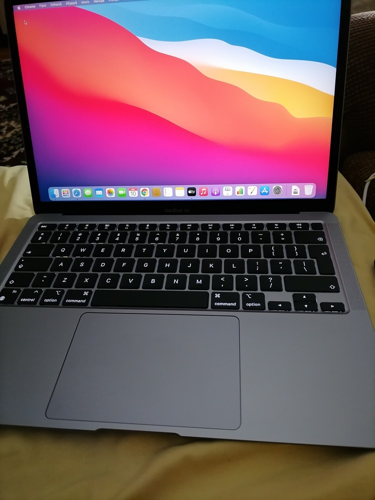 Laptop Apple MacBook Air 13-inch, True Tone, procesor Apple M1, 8