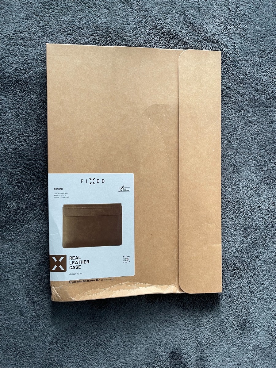 Husa laptop Fixed Oxford pentru Apple MacBook Pro 16" (2019 si mai noi), cusuta manual, piele naturala, inchidere magnetica, Maro