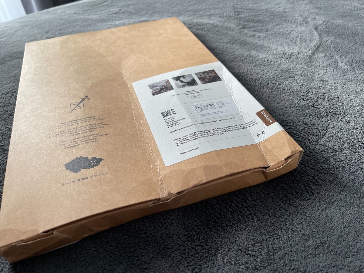 Husa laptop Fixed Oxford pentru Apple MacBook Pro 16" (2019 si mai noi), cusuta manual, piele naturala, inchidere magnetica, Maro