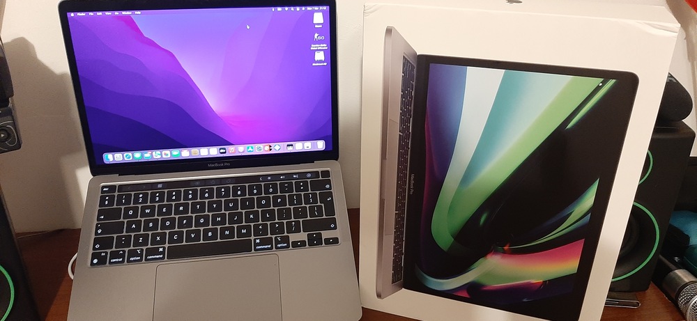 Laptop Apple Macbook Pro 13-inch, True Tone, procesor Apple M1, 8