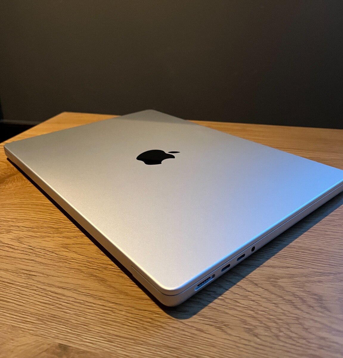 Laptop Apple MacBook Pro 14 (2021) cu procesor Apple M1 Pro, 8