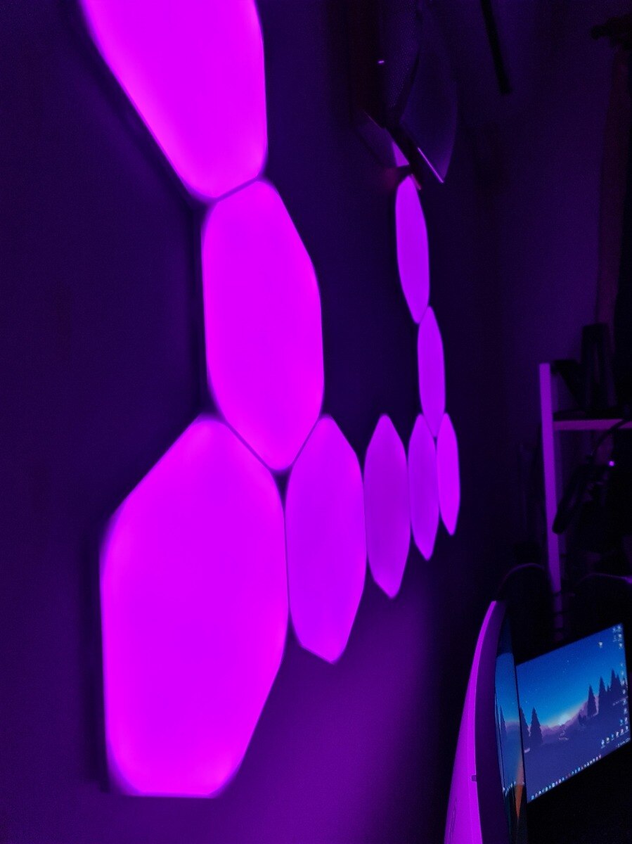 Kit panouri luminoase modulare inteligente Nanoleaf Shapes