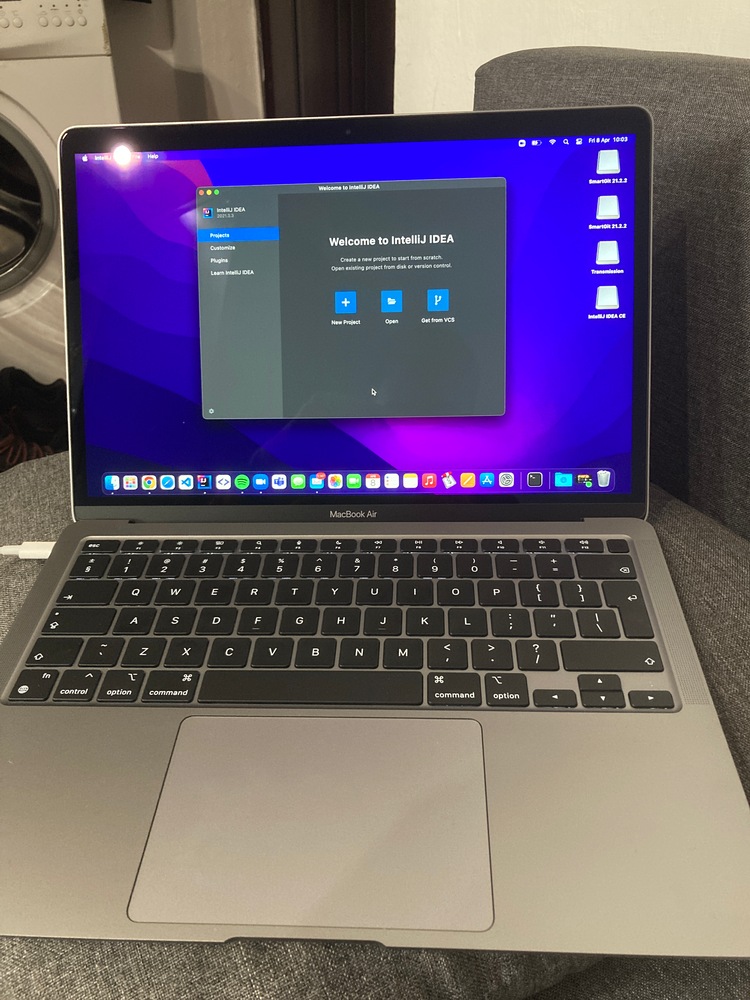 Laptop Apple MacBook Air 13-inch, True Tone, procesor Apple M1, 8