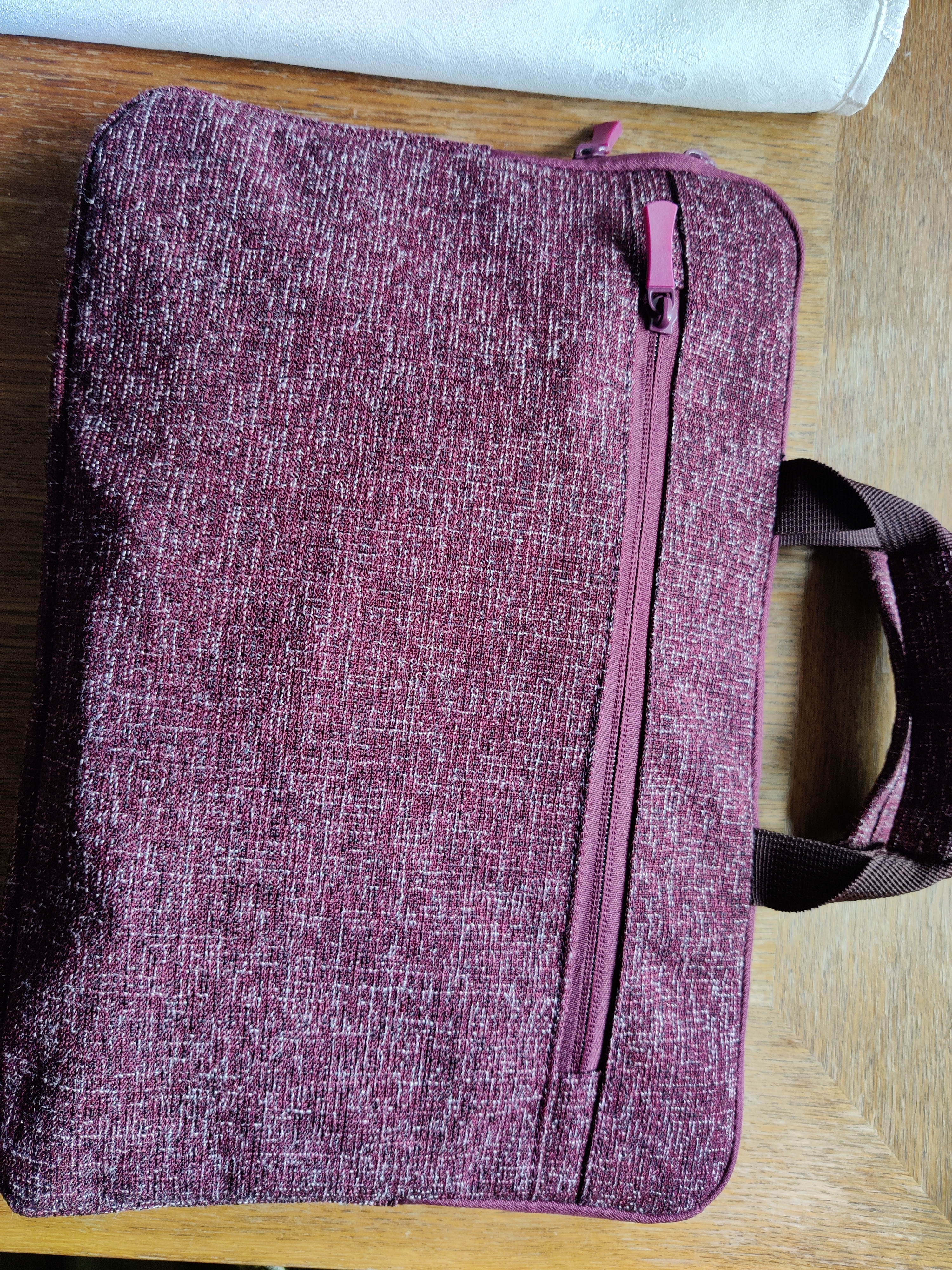 Husa Rivacase 7913, 13.3", Burgundy Red