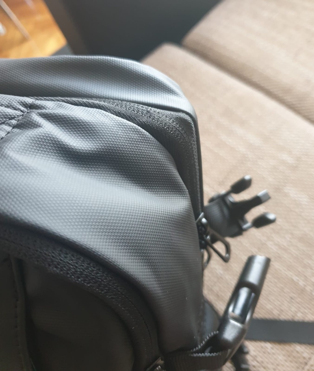 Rucsac Mark Ryden pentru laptop 17.3 inch, 26L, port USB, full impermeabil, sistem antifurt, unisex, spatios, negru
