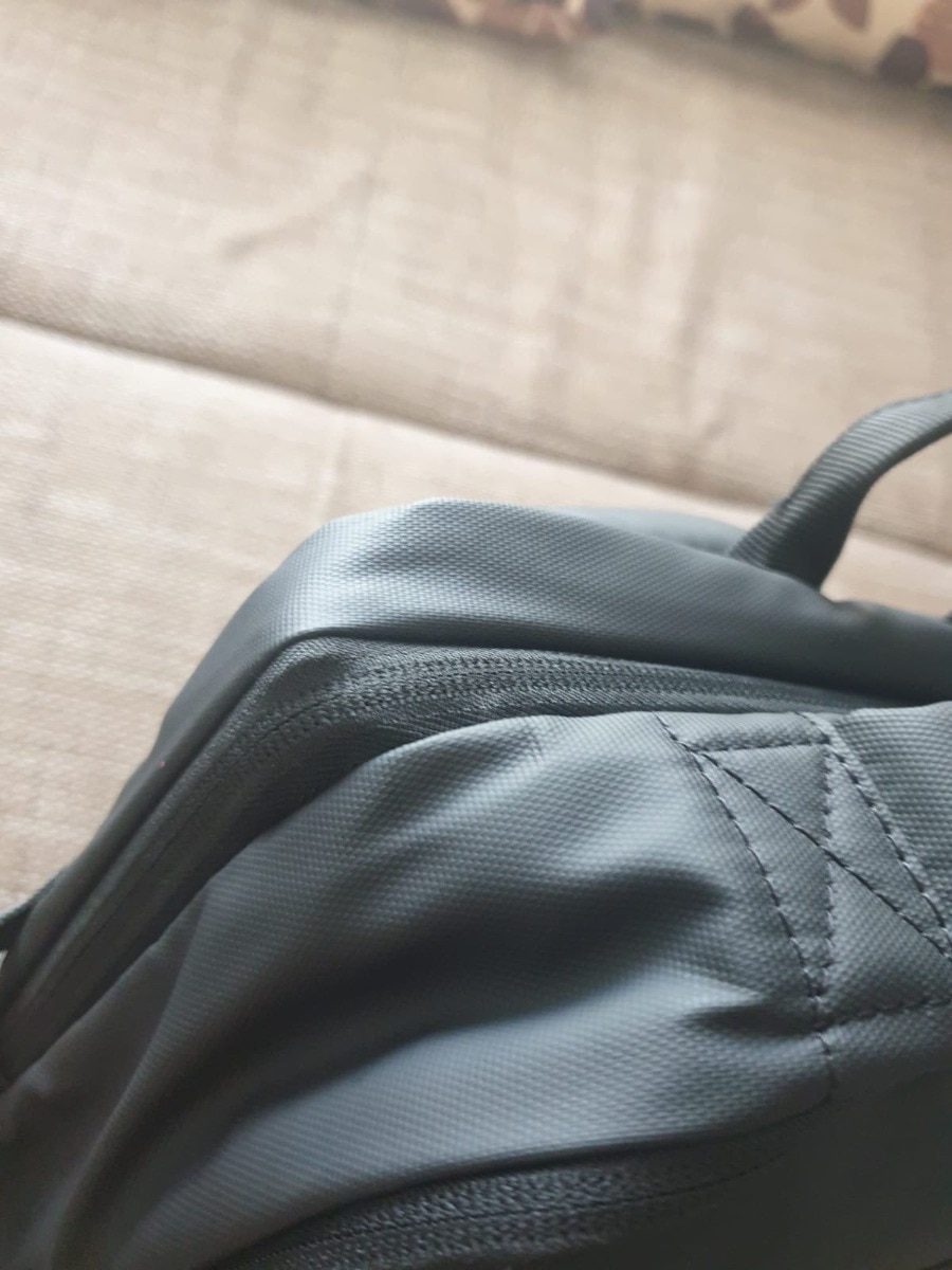 Rucsac Mark Ryden pentru laptop 17.3 inch, 26L, port USB, full impermeabil, sistem antifurt, unisex, spatios, negru
