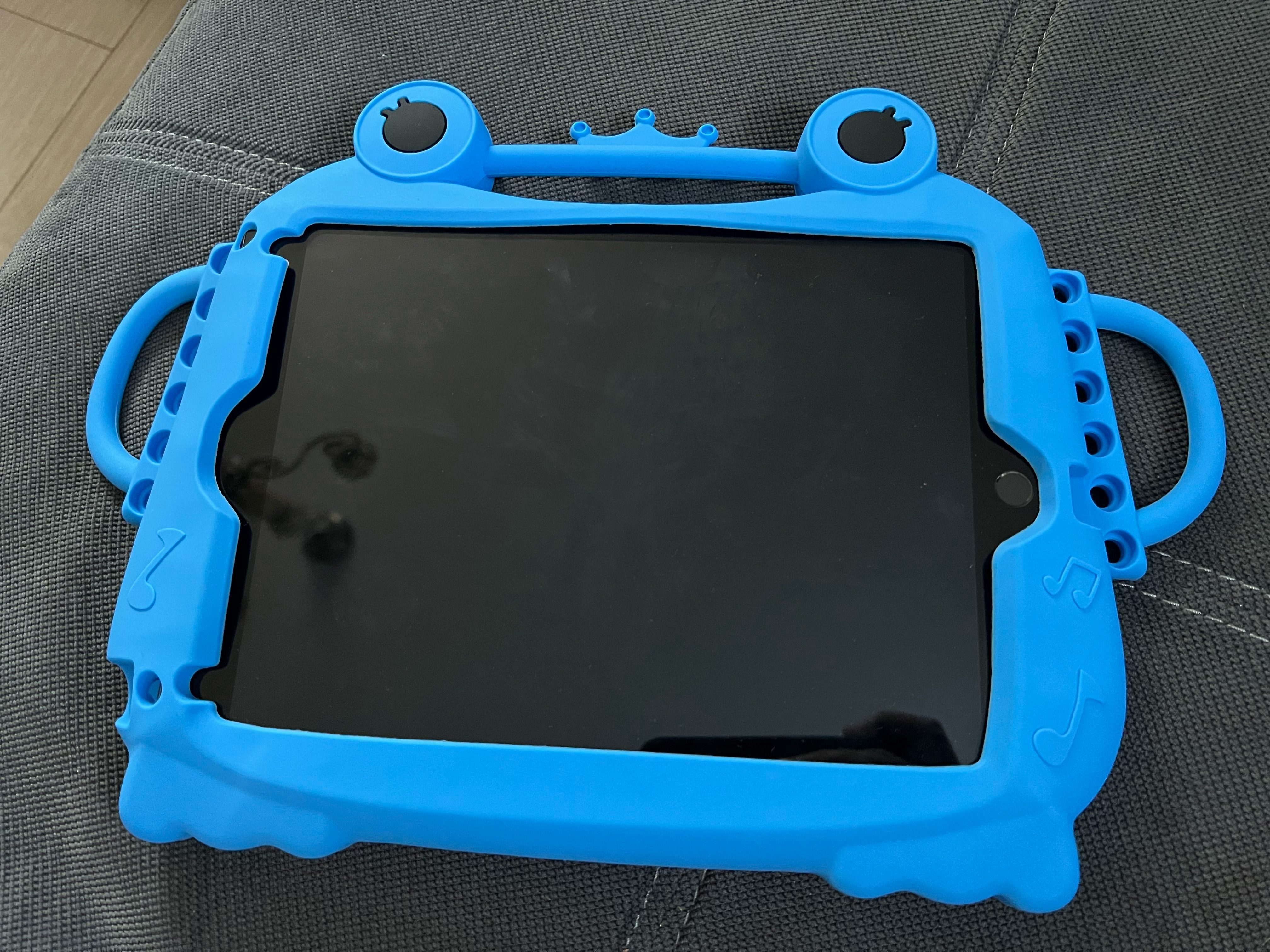 Husa protectie tableta, pentru copii, silicon, iPad Air, iPad Air 2, iPad Pro 9.7, iPad New 9.7, Ideas4Comfort, protectie silicon antisoc rezistenta la lovituri, acces la toate porturile, Broasca, roz