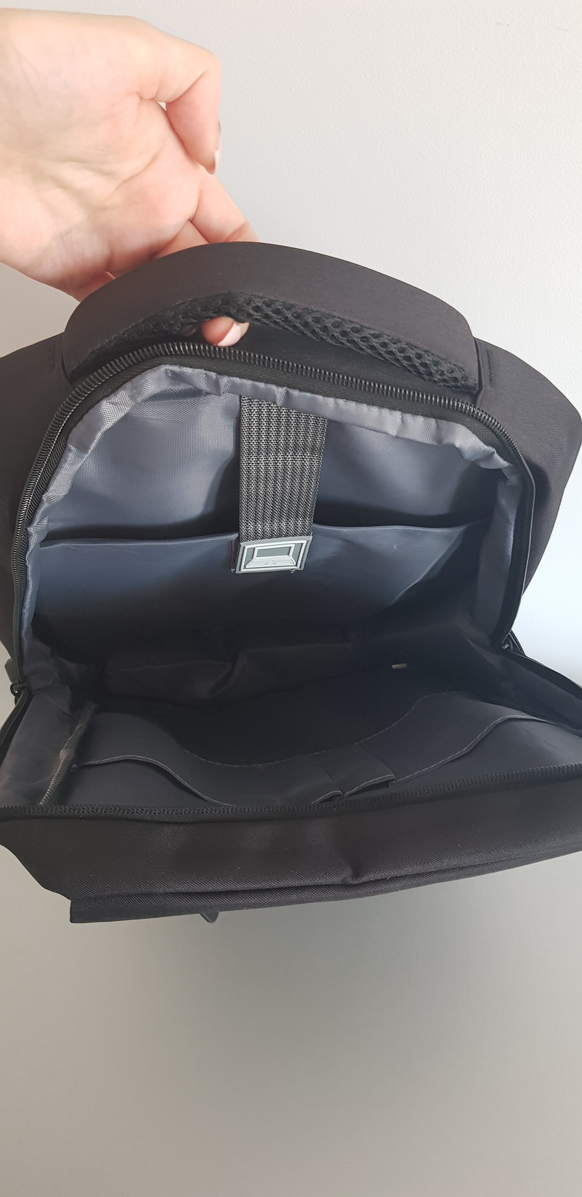 Rucsac pentru laptop, Port de Incarcare USB, Rezistenta la apa, 15,6 inchi, Negru