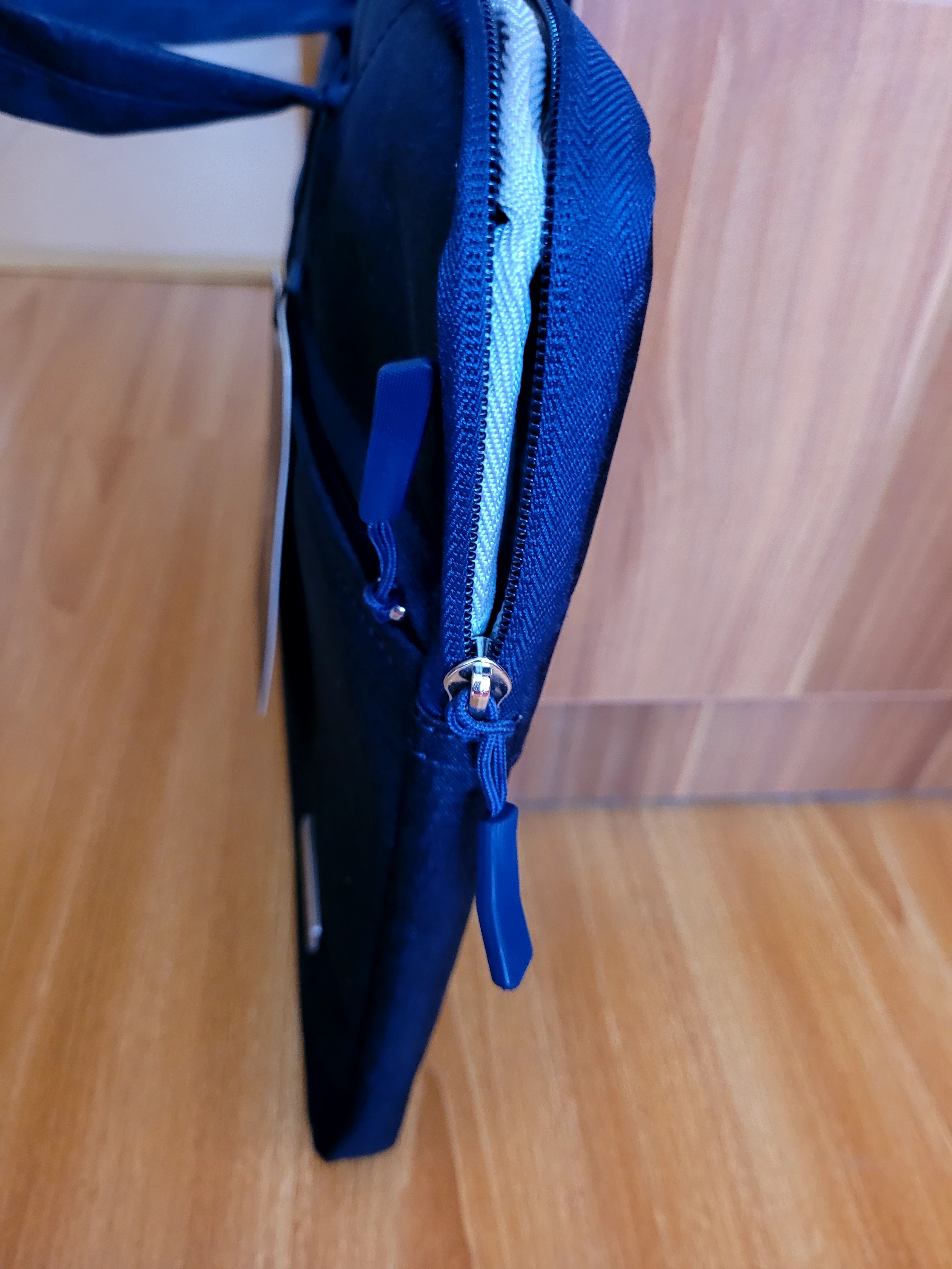 Servieta portabila, Fibre sintetice/Lana, 15'', Impermeabila, 39x28 cm, Bleumarin