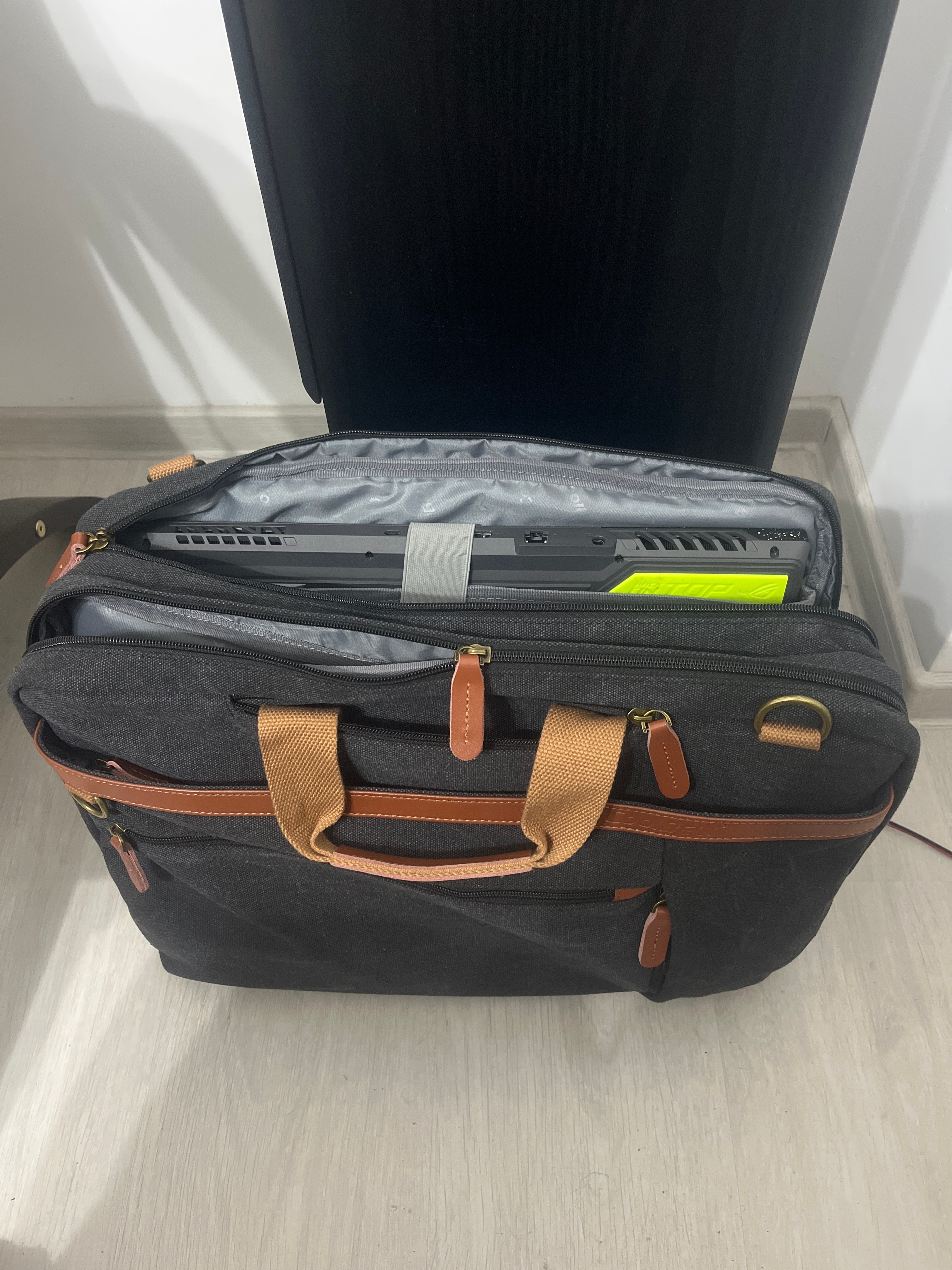 Geanta laptop CoolBELL, 17.3", Panza, Atasabil la bagaj, Gri