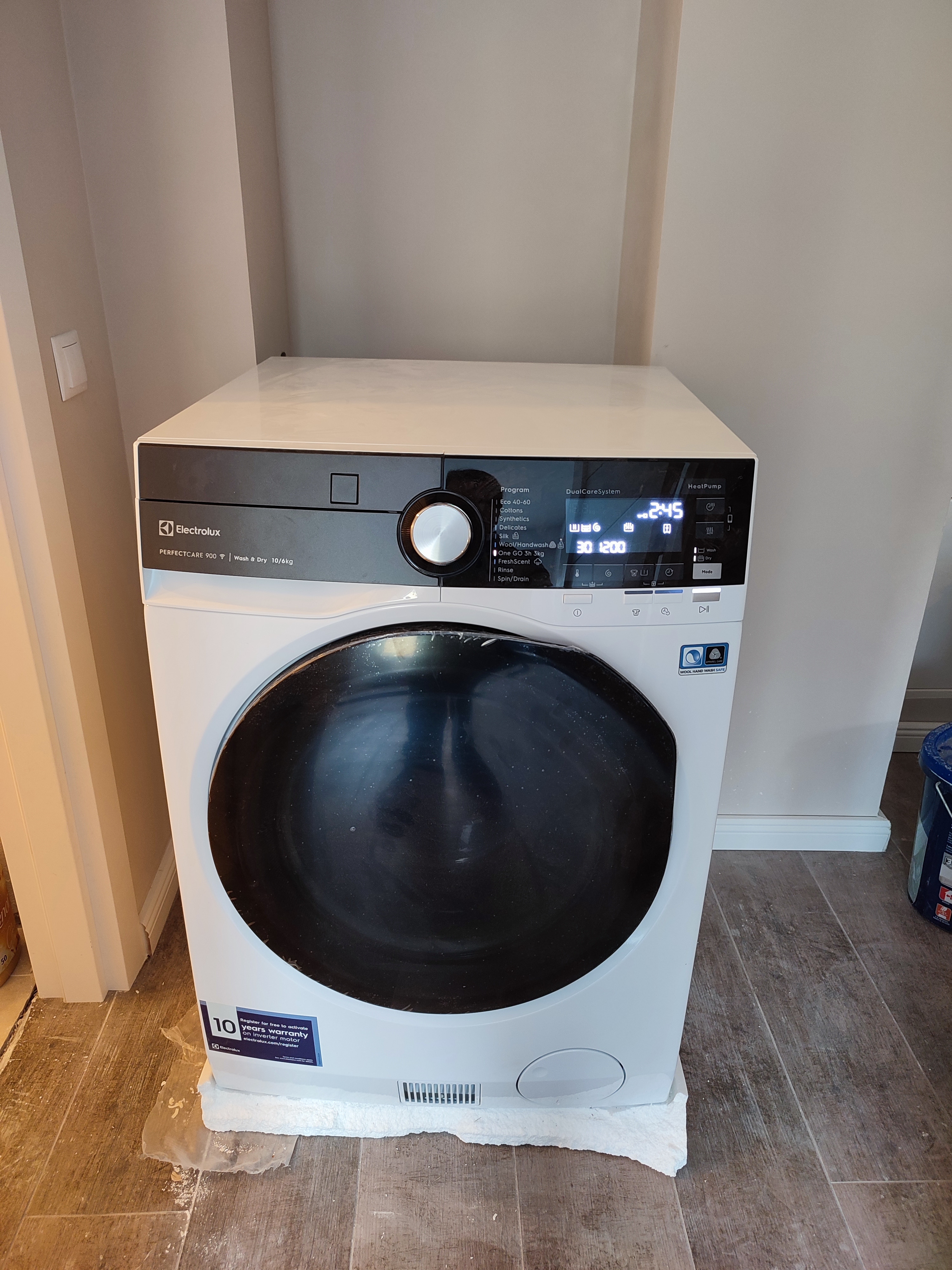 Masina de spalat rufe cu uscator Electrolux EW9W161BC, Spalare 10 Kg, Uscare 6 Kg, 1600 rpm, Clasa C, DelicateCare, UltraCare, DualCare, SteamCare, SensiCare, Alb