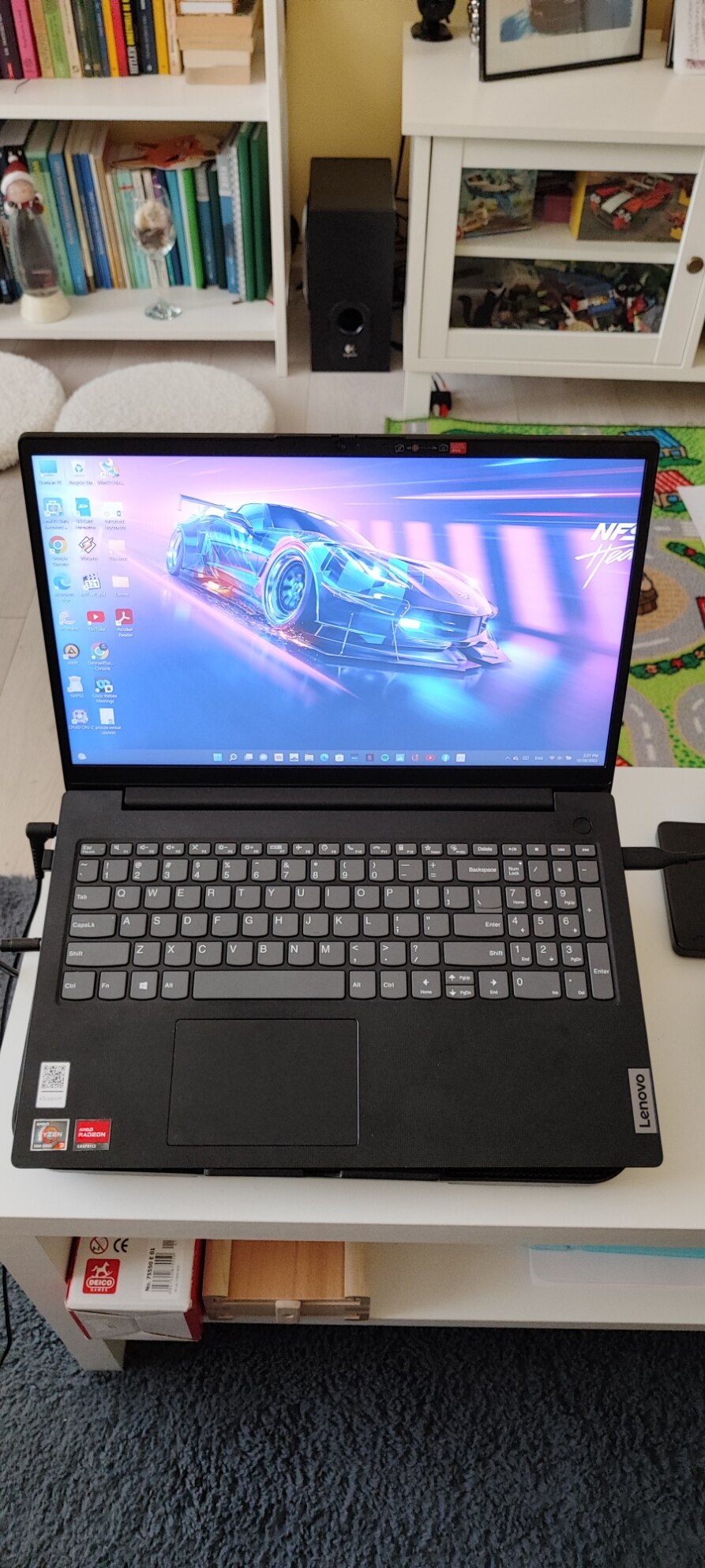 Laptop Lenovo V15 G2 ALC cu procesor AMD Ryzen 3 5300U pana la 3.80 GHz, 15.6", Full HD, 4GB, 256GB SSD, AMD Radeon Graphics, No OS, Black