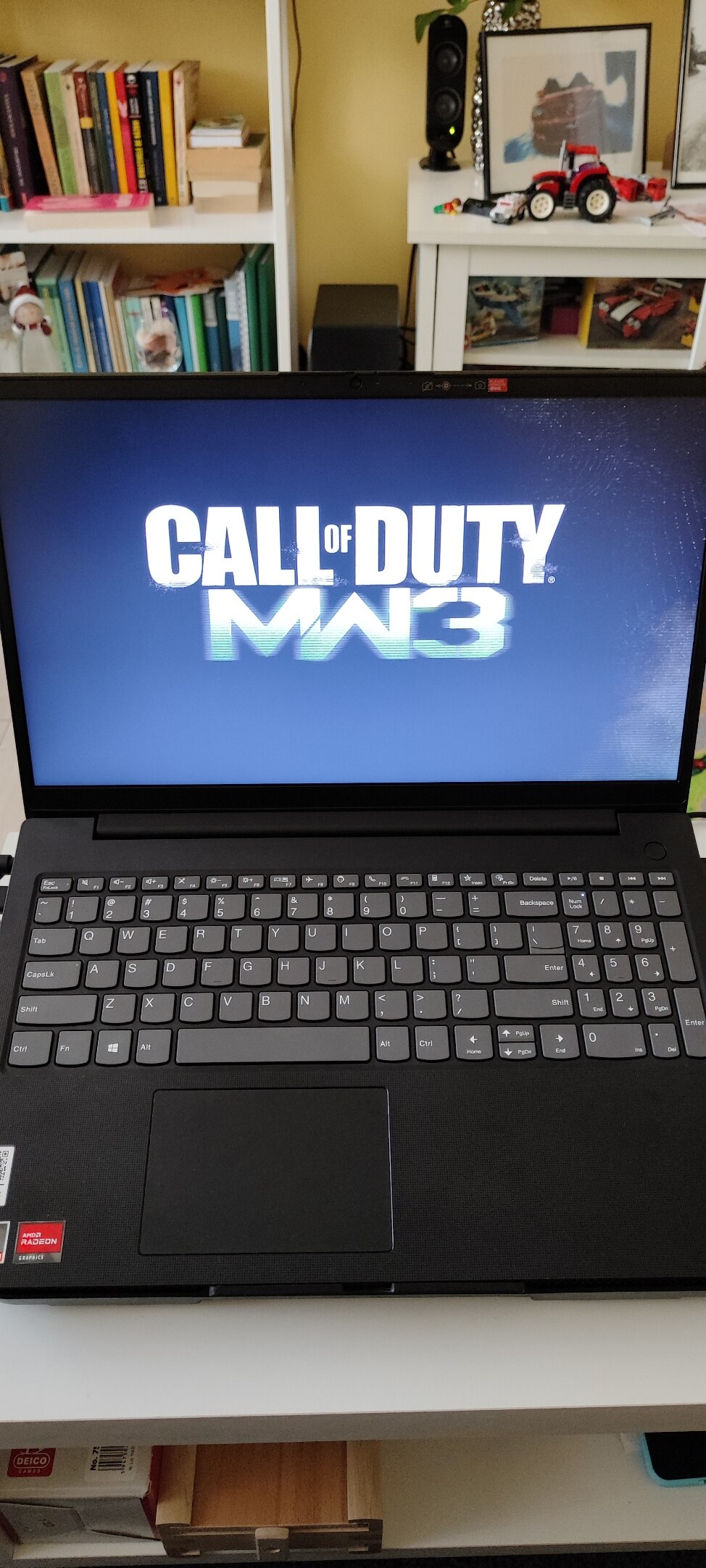 Laptop Lenovo V15 G2 ALC cu procesor AMD Ryzen 3 5300U pana la 3.80 GHz, 15.6", Full HD, 4GB, 256GB SSD, AMD Radeon Graphics, No OS, Black