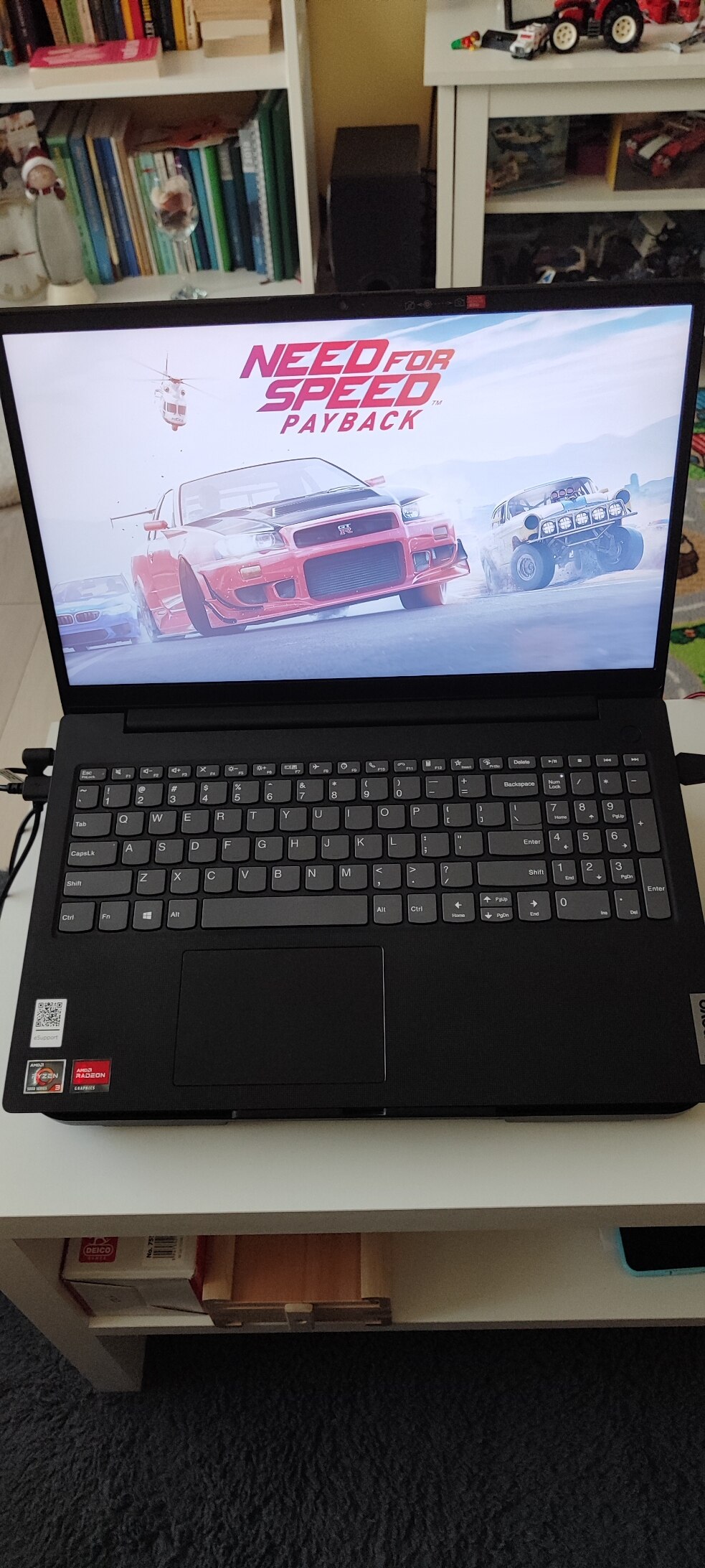 Laptop Lenovo V15 G2 ALC cu procesor AMD Ryzen 3 5300U pana la 3.80 GHz, 15.6", Full HD, 4GB, 256GB SSD, AMD Radeon Graphics, No OS, Black