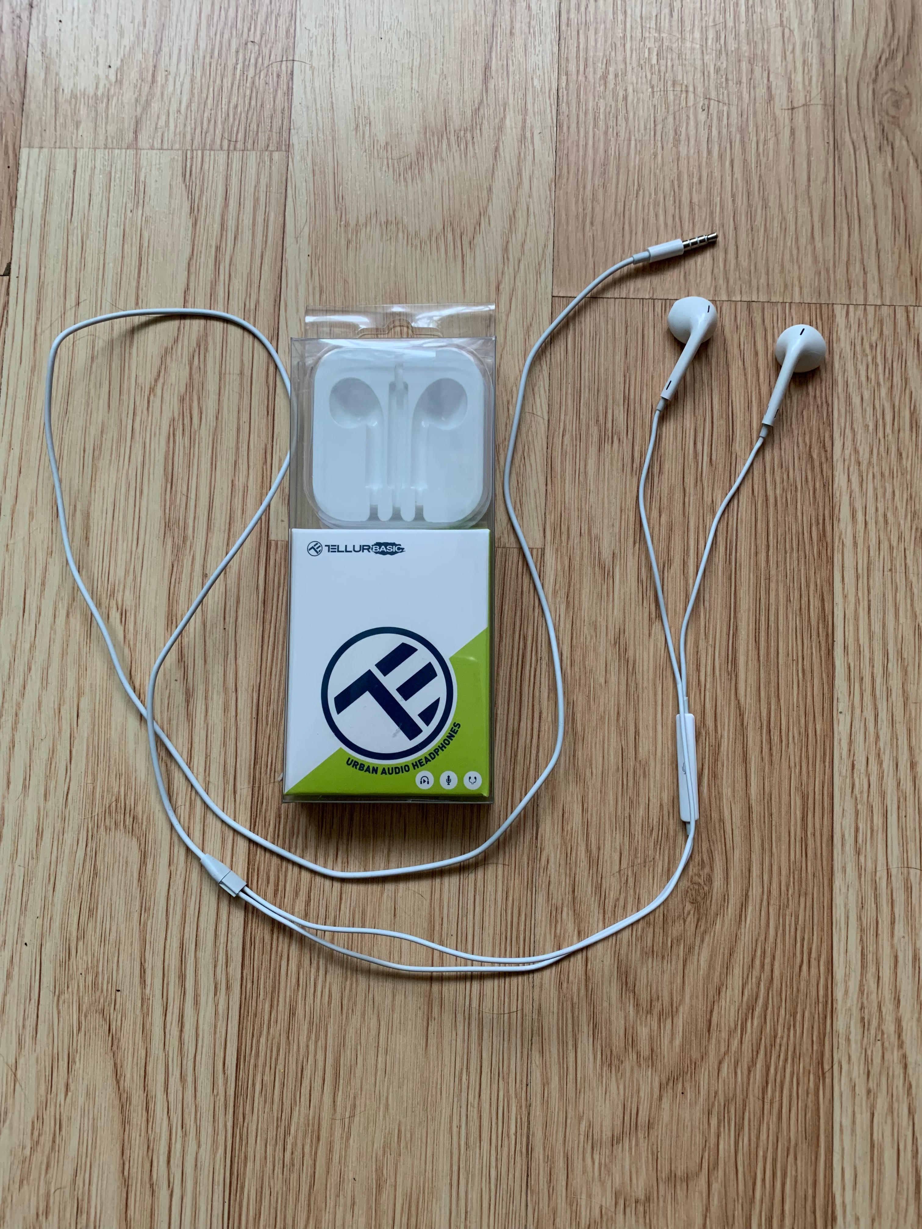 Casti in-ear Tellur Urban Series; microfon, buton multitask pe fir, jack 3.5mm, lungime cablu 1.2m ; 16Ohm ;20-20000hz;White